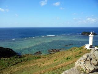 石垣島は平久保崎の海と灯台